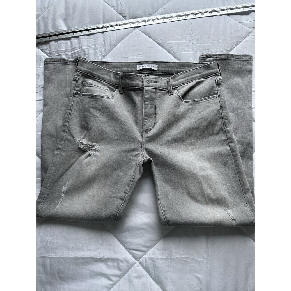 Banana Republic Premium Denim Gray Distressed Straight Jeans Women’s